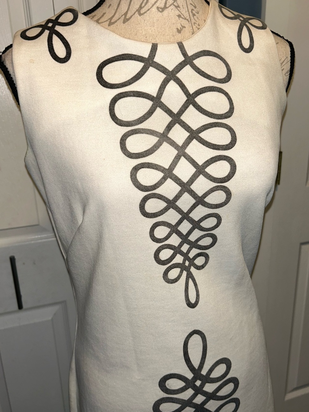 Vintage 60s Graphic Mod Sleeveless Shift Dress by Charlotta of CA by Glazier - Picture 3 of 7
